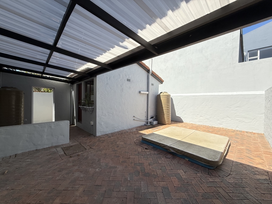 4 Bedroom Property for Sale in Bloubergrant Western Cape